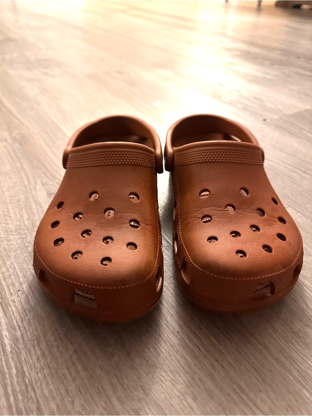 CROCS Classic Clog in Brown - Slip-On Sandals W10 M8